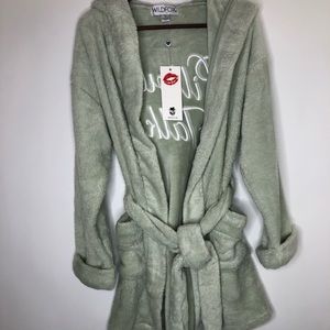WildFox Plush Pillow Talker Knee length Robe